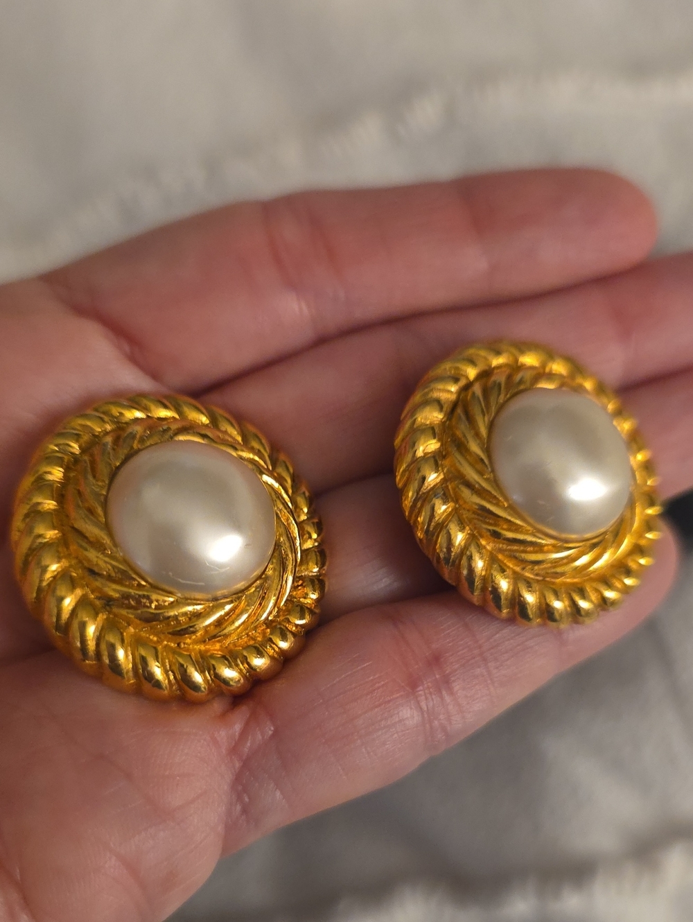 Chanel Vintage Clip On Earrings - Picture 8 of 12